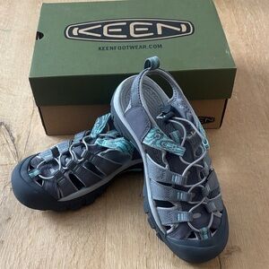 Keen Women’s Newport Sandals New in Box Size 9